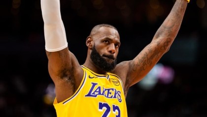 NBA最新排名出炉！湖人能争第二，马刺两队大爆冷，快船没有退路